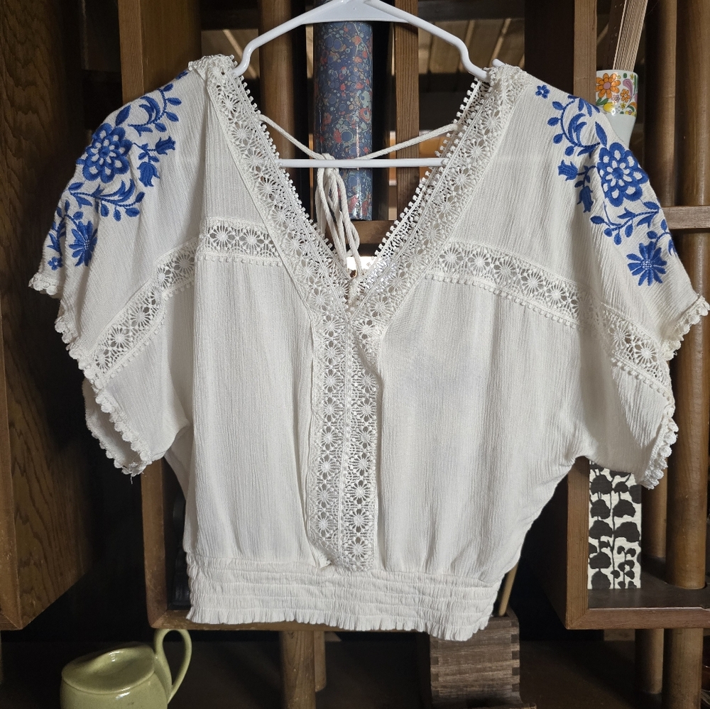 Self Esteem Embroidered White and Blue Women's Peasant Top Xs